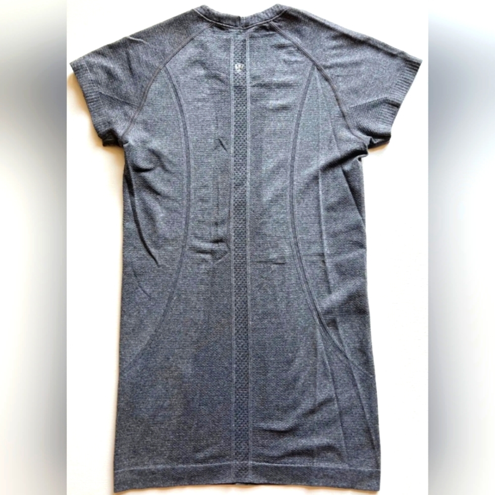 Lululemon Swiftly Tech T-shirt Size 6 and Color Blackish Gray